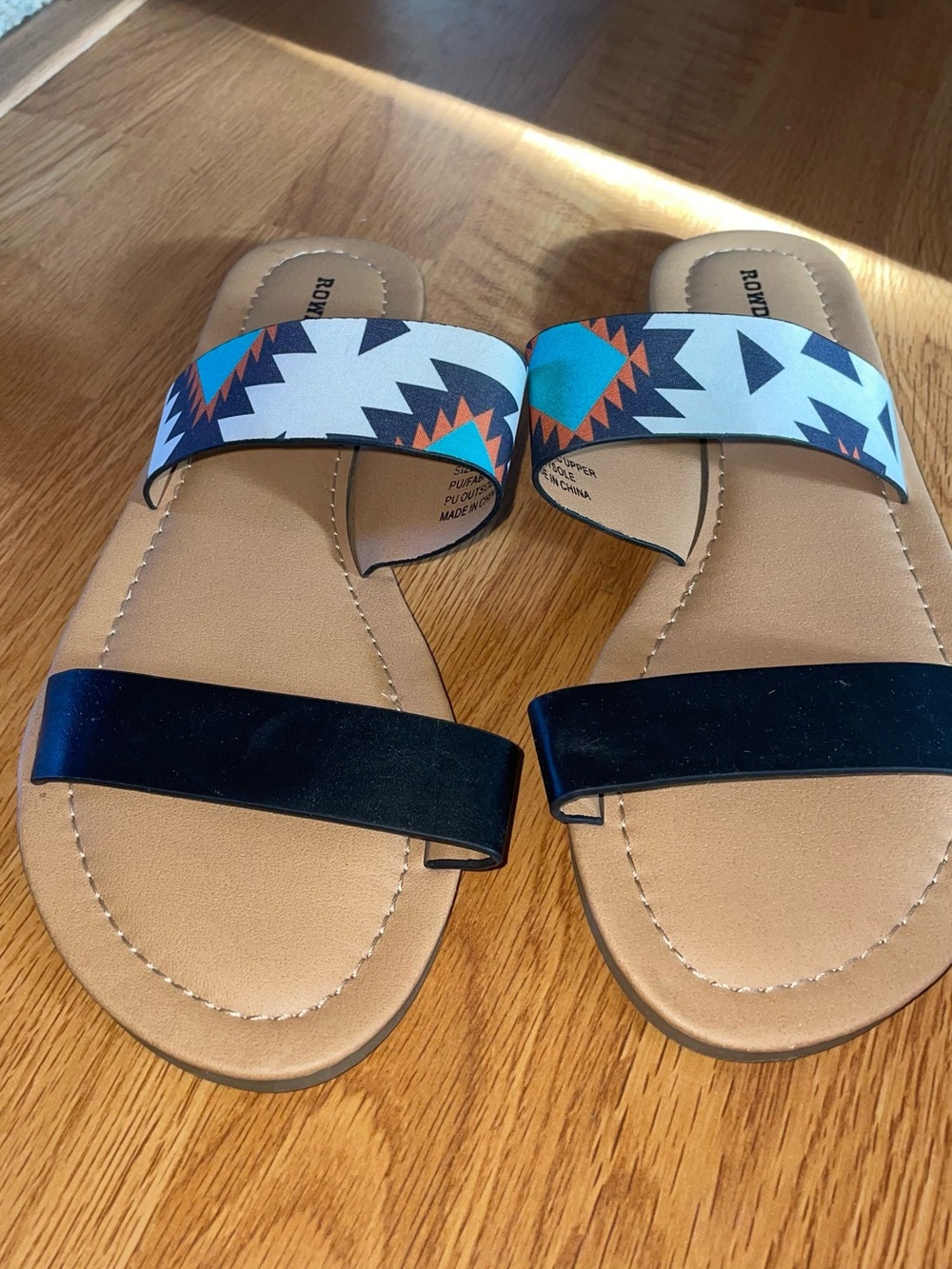 Womens size 9 rowdy crowd sandals